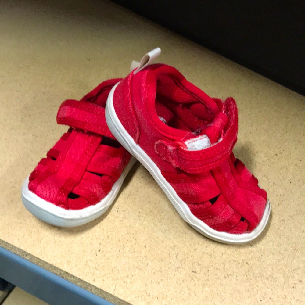 Red baby stride rite sandals 5W